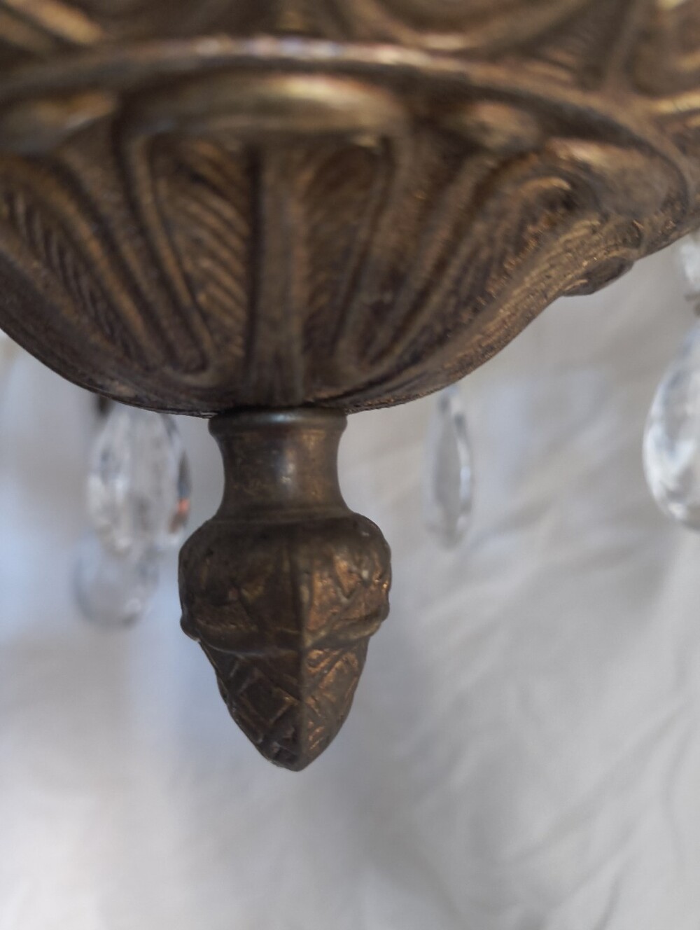 Antique-Style Crystal Chandelier in Brass Finish All Intact Very Vintage Working - Picture 4 of 5